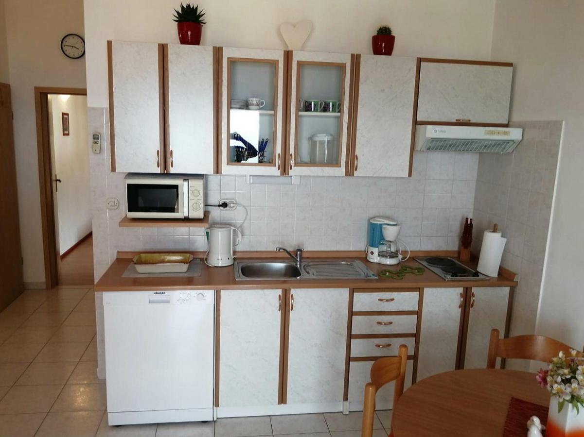 Apartments Borovina 波尔 外观 照片