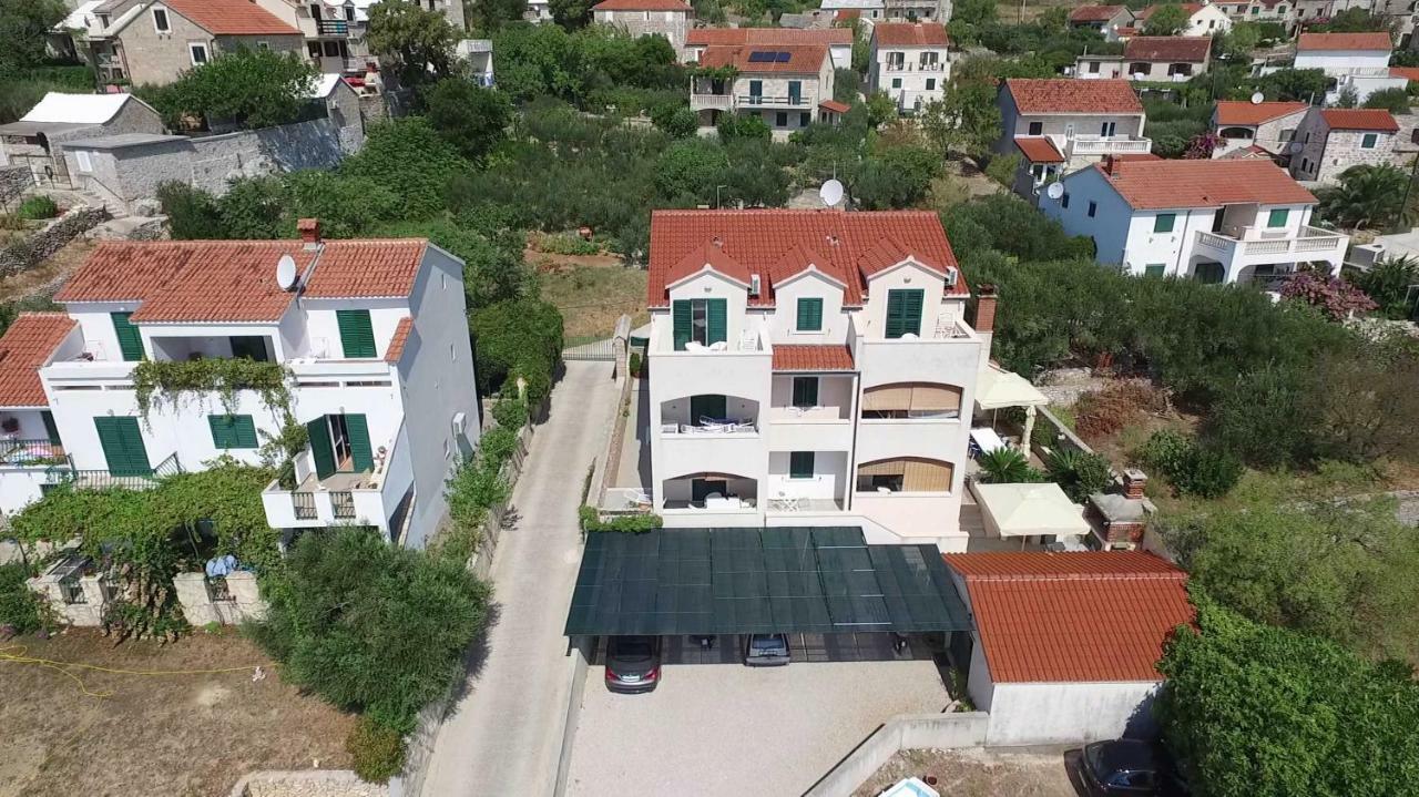 Apartments Borovina 波尔 外观 照片